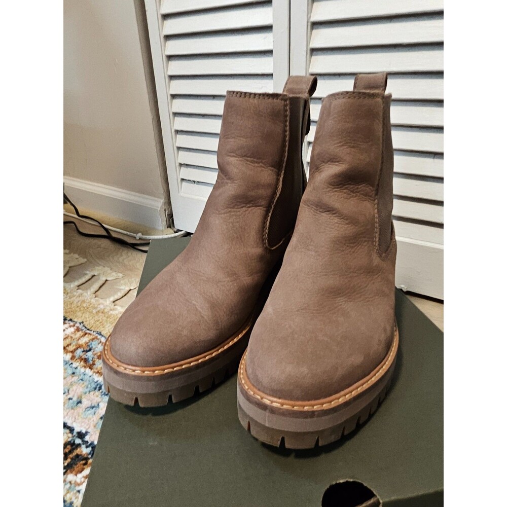 Timberland Women's Taupe Courmayeur Valley Chelsea Boots - Size 6.5 used once